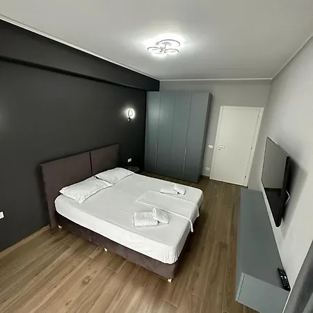 Ami Mamaia